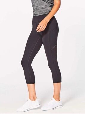 Lululemon Speed Up Crop Leggings Size 2 Black 21” Pockets Yoga Pilates Y2K Capri